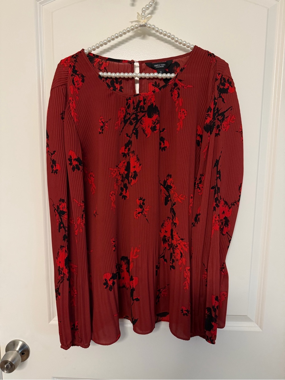 Simply Vera Vera Wang Red and Black Floral Pleated Long-Sleeve Top